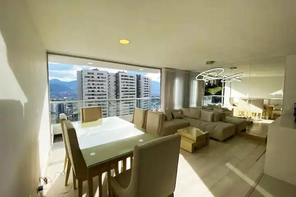 Apto Poblado A 8 Min De Provenza Con Free Parking メデジン アパート