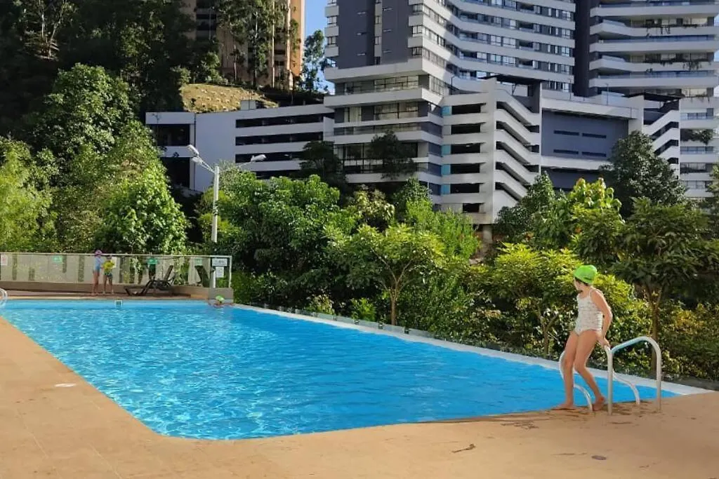 Apto Poblado A 8 Min De Provenza Con Free Parking メデジン アパート
